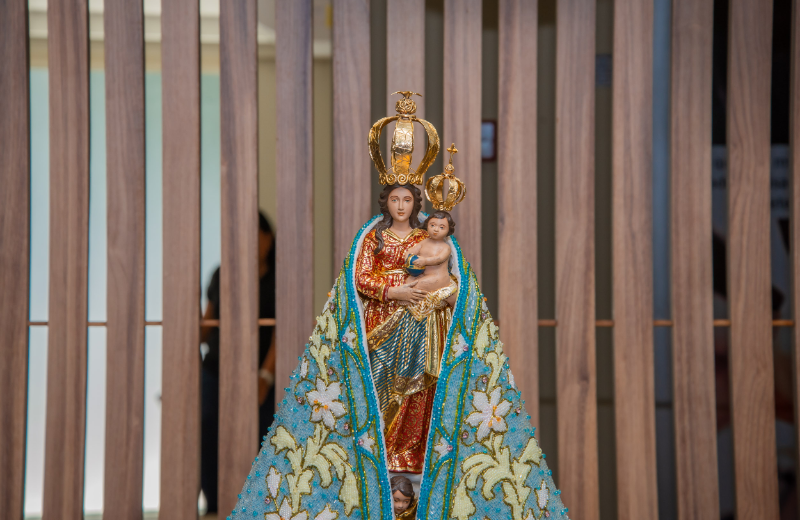Imagem de Nossa Senhora de Nazaré visita sede da Leal Moreira