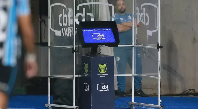 CBF anuncia mudança no local da cabine do VAR para aprimorar comunicação