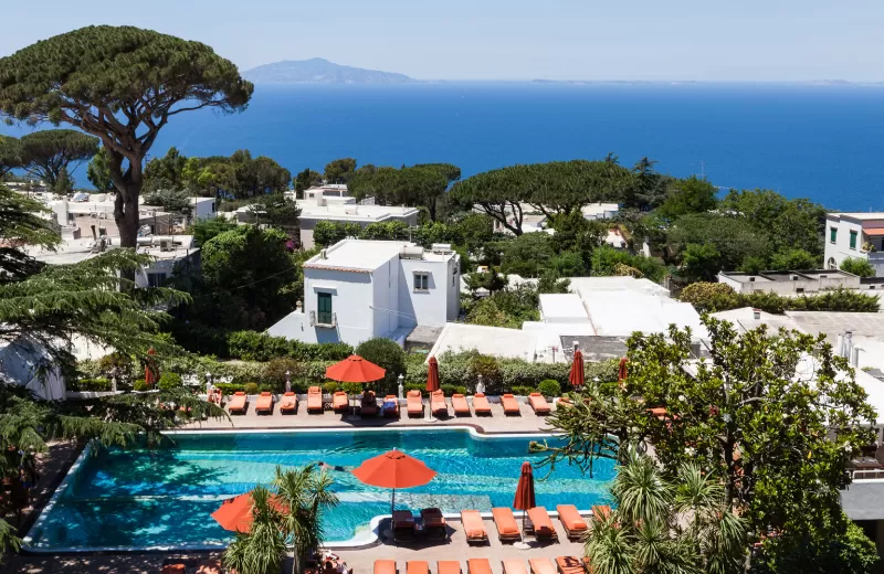 Verão europeu: de Capri a Ibiza, marcas de luxo ocupam hotéis e beach clubs 
