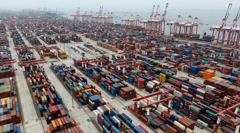 As exportações da China disparam, colocando seu superávit comercial no caminho para um recorde
