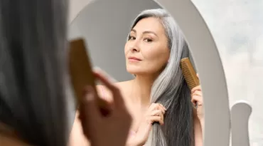 Cabelo durante a menopausa: como recuperar volume, densidade e força